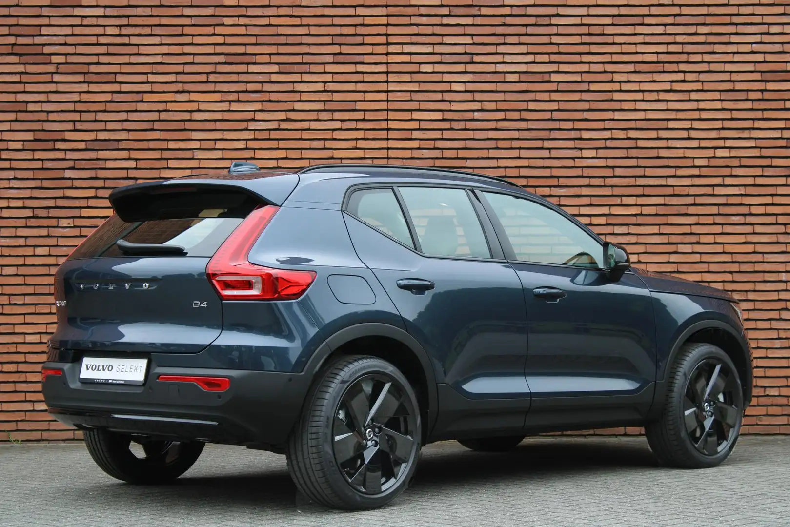 Volvo XC40 B4 Plus Dark | Lightning Pack | 360 graden camera Bleu - 2