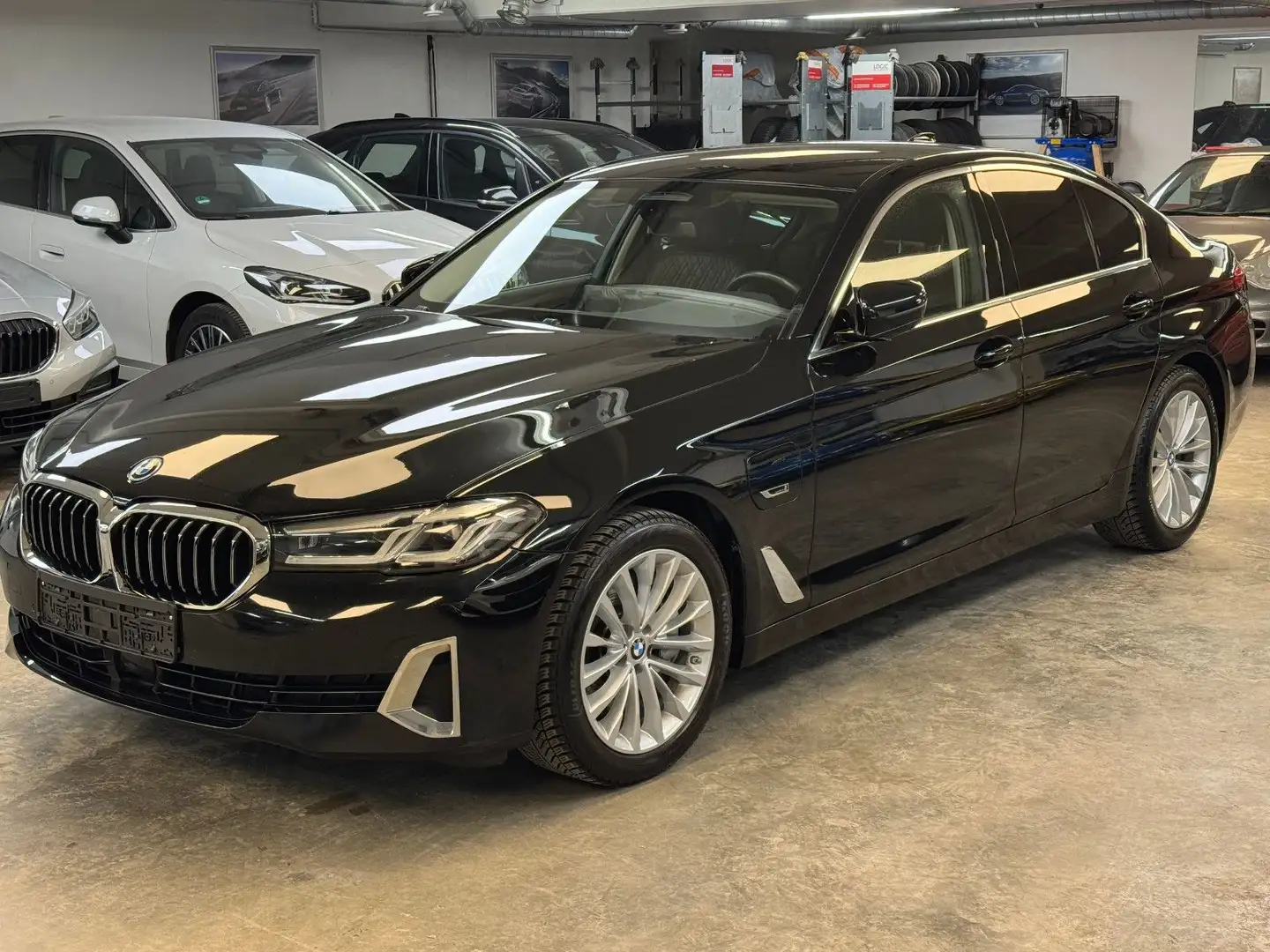 BMW 545 Limousine 545 e xDrive Luxury Line Noir - 1