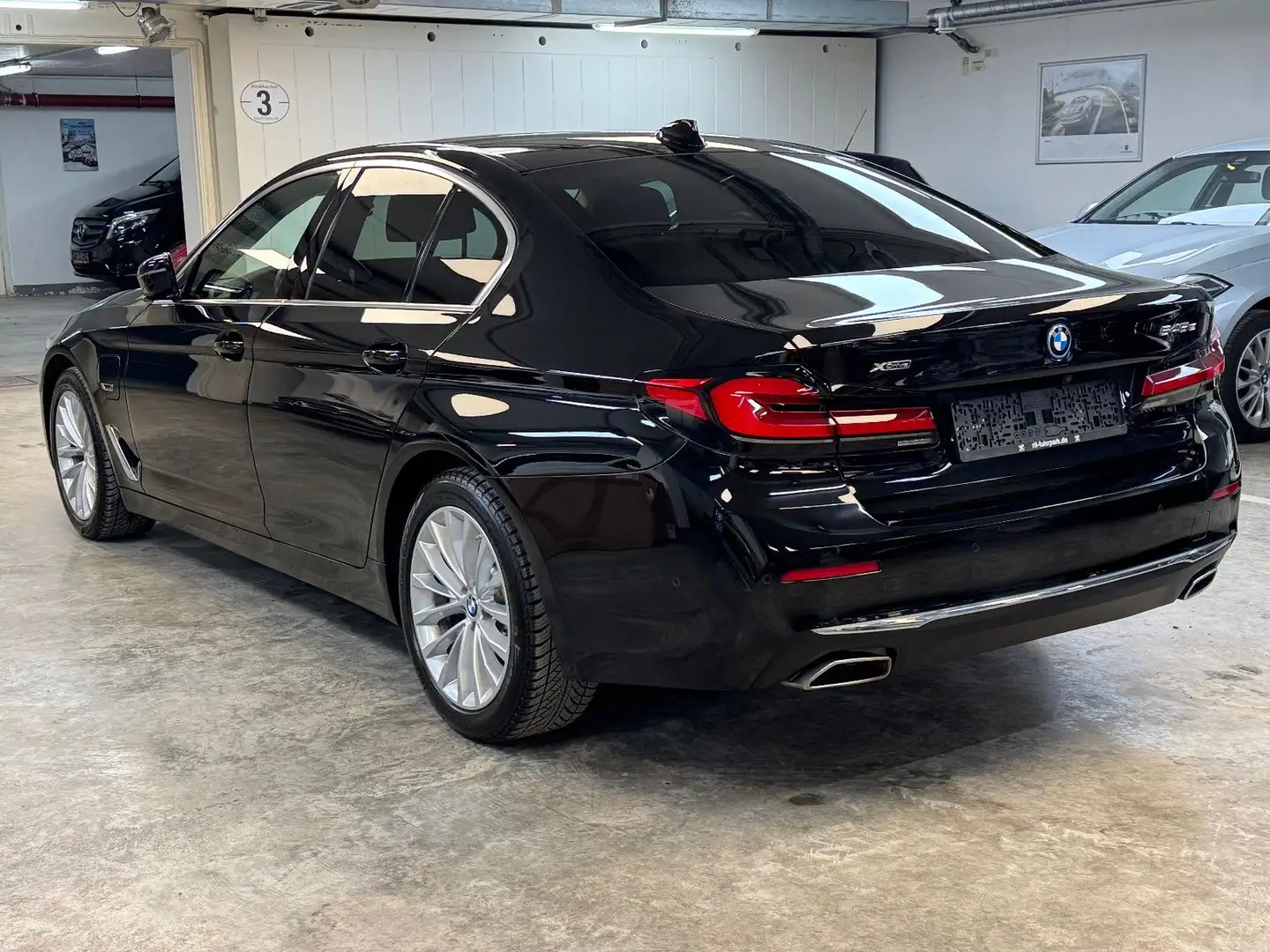 BMW 545 Limousine 545 e xDrive Luxury Line Noir - 2
