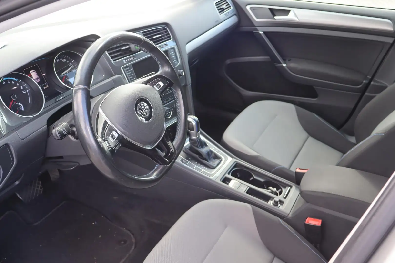Volkswagen e-Golf e-Golf SOH 83%, Cruise control, Climate control, P Gris - 2