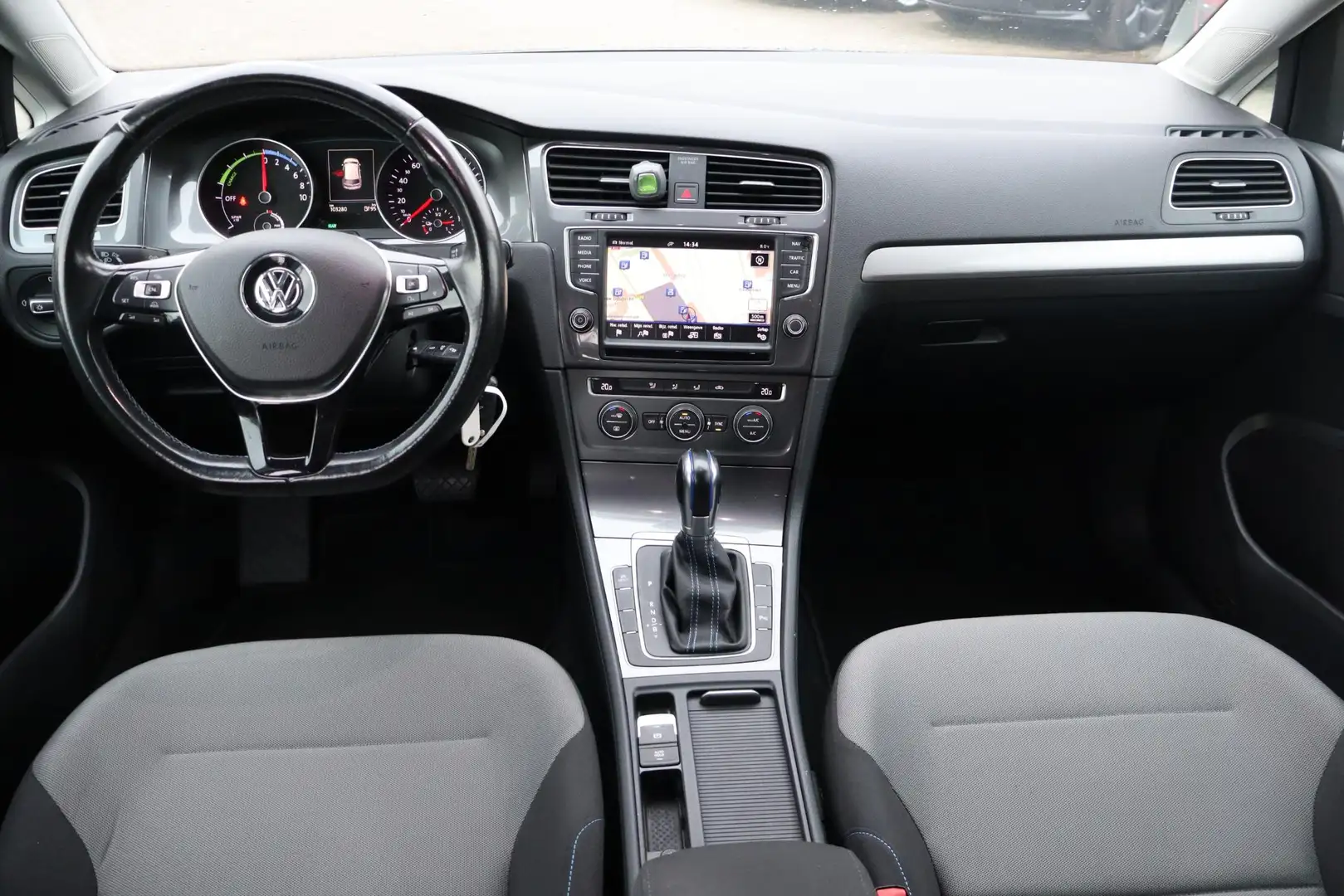 Volkswagen e-Golf e-Golf SOH 83%, Navigatie, Climate control, Apple Gris - 2