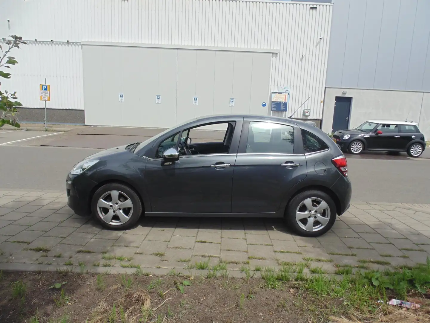 Citroen C3 1.2 VTi Collection 5 DEURS MET AIRCO TREKHAAK MOTO Grijs - 2
