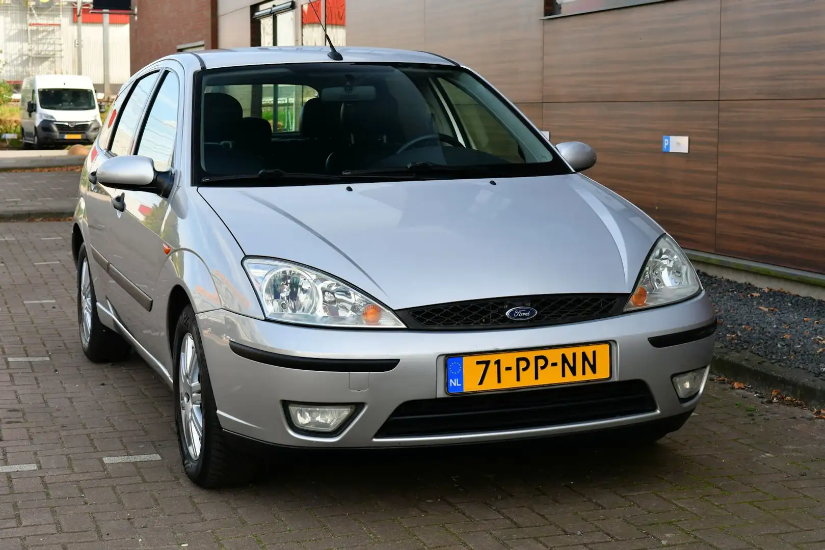 Ford Focus 1.6-16V Ghia | NAP | Airco | Leder | LMV | Futura Zilver - 1