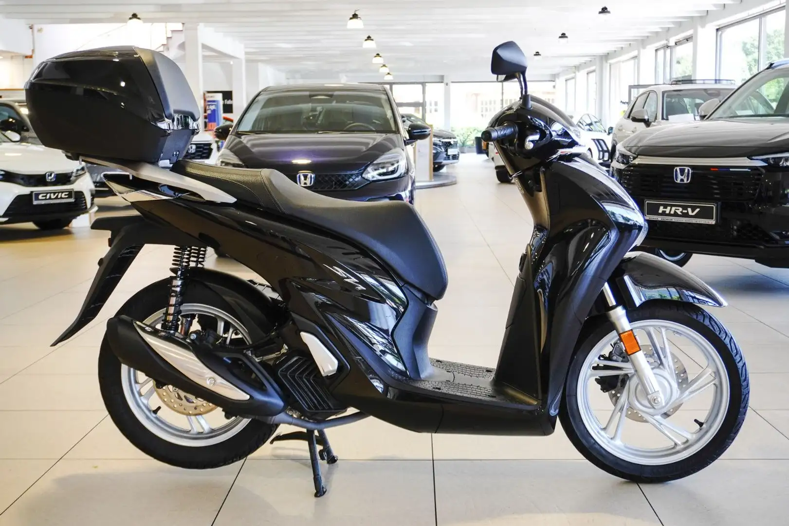 Honda SH 125i ABS incl. Topcase Nur 4.255km + 1.Hand Černá - 1
