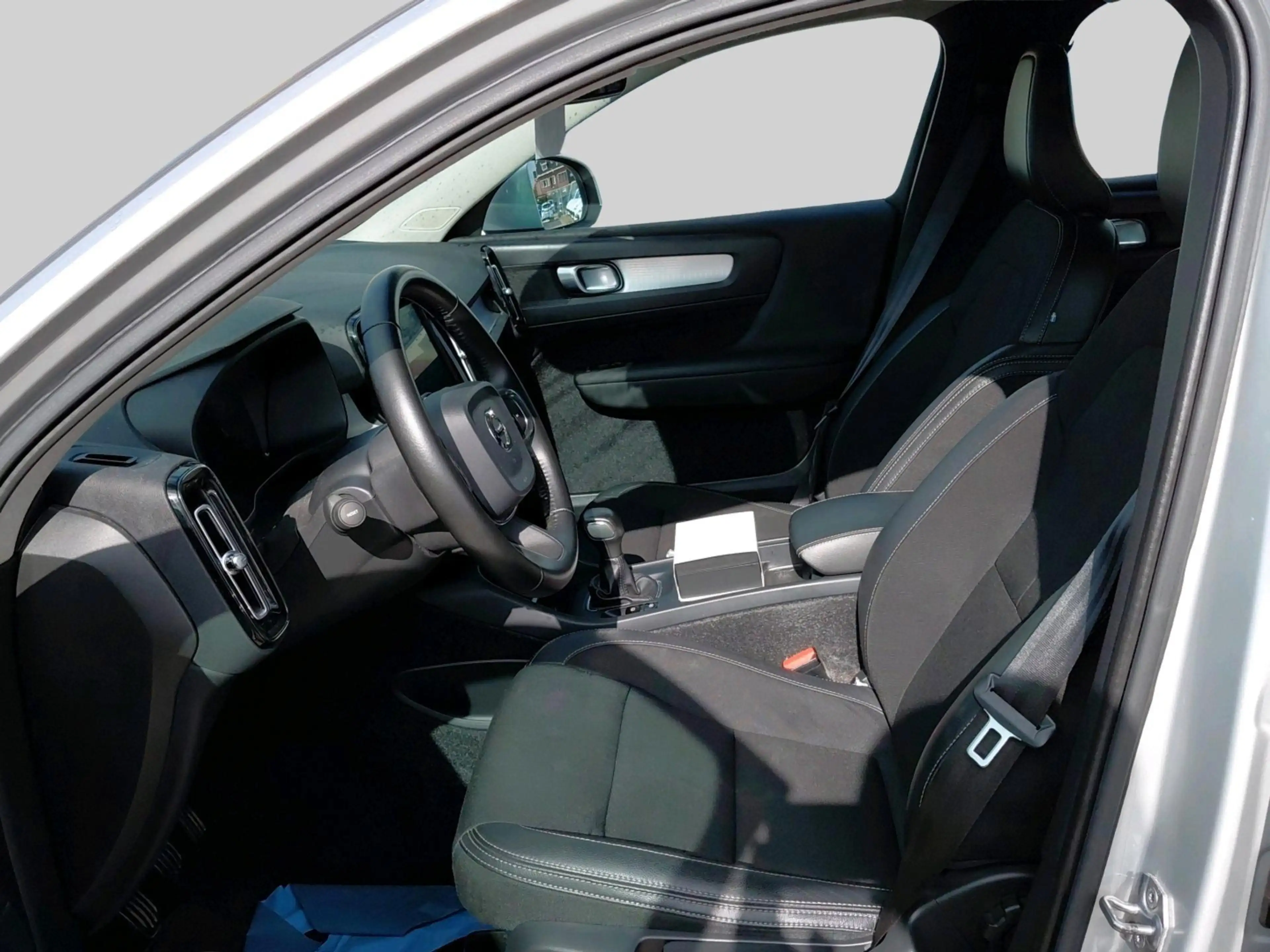 Volvo XC40 T3 — photo 8
