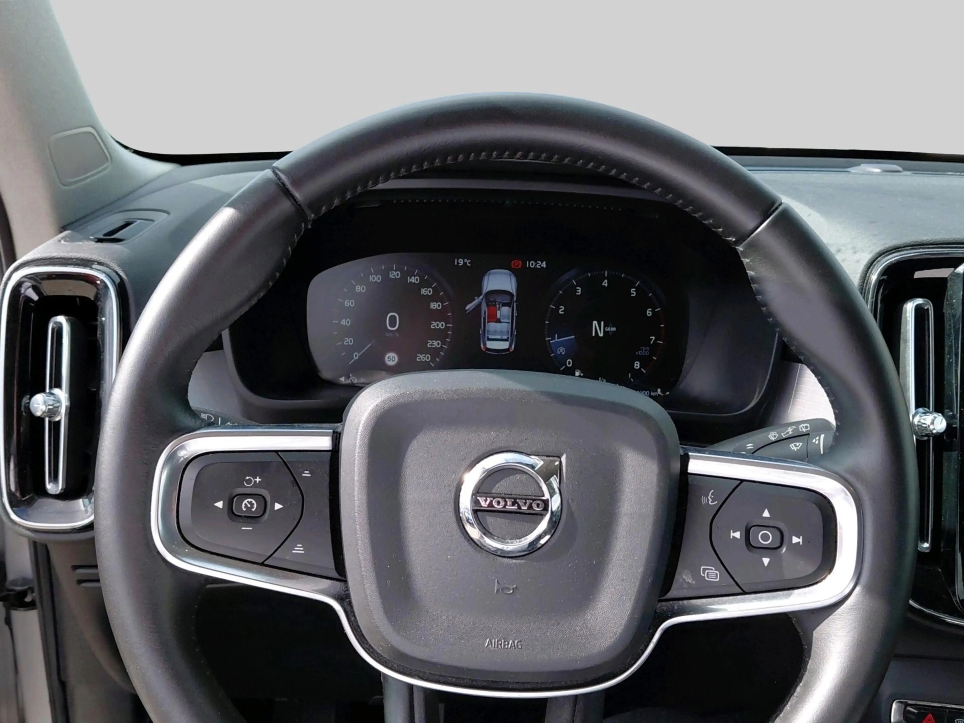 Volvo XC40 T3 — photo 10