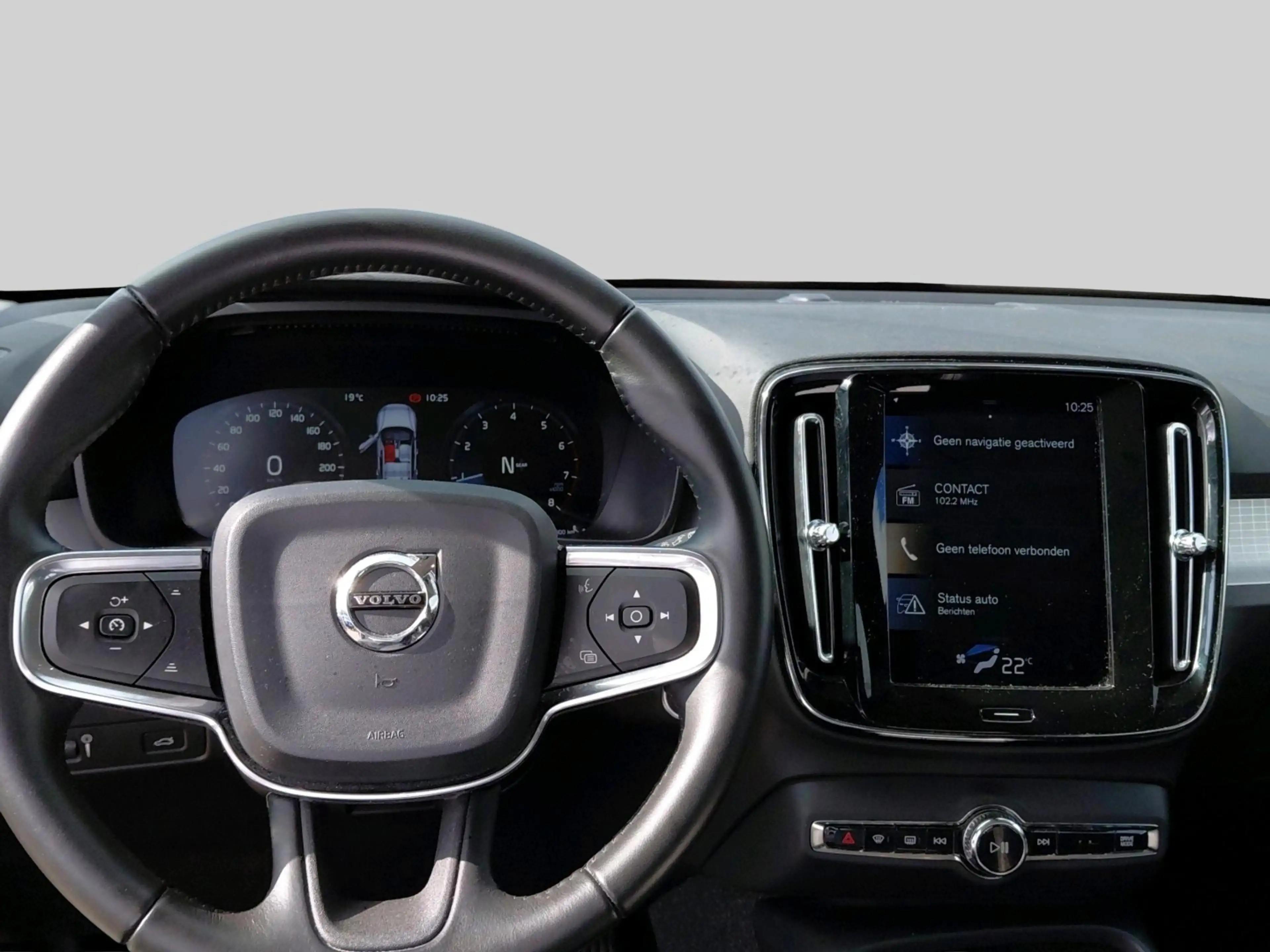Volvo XC40 T3 — photo 13