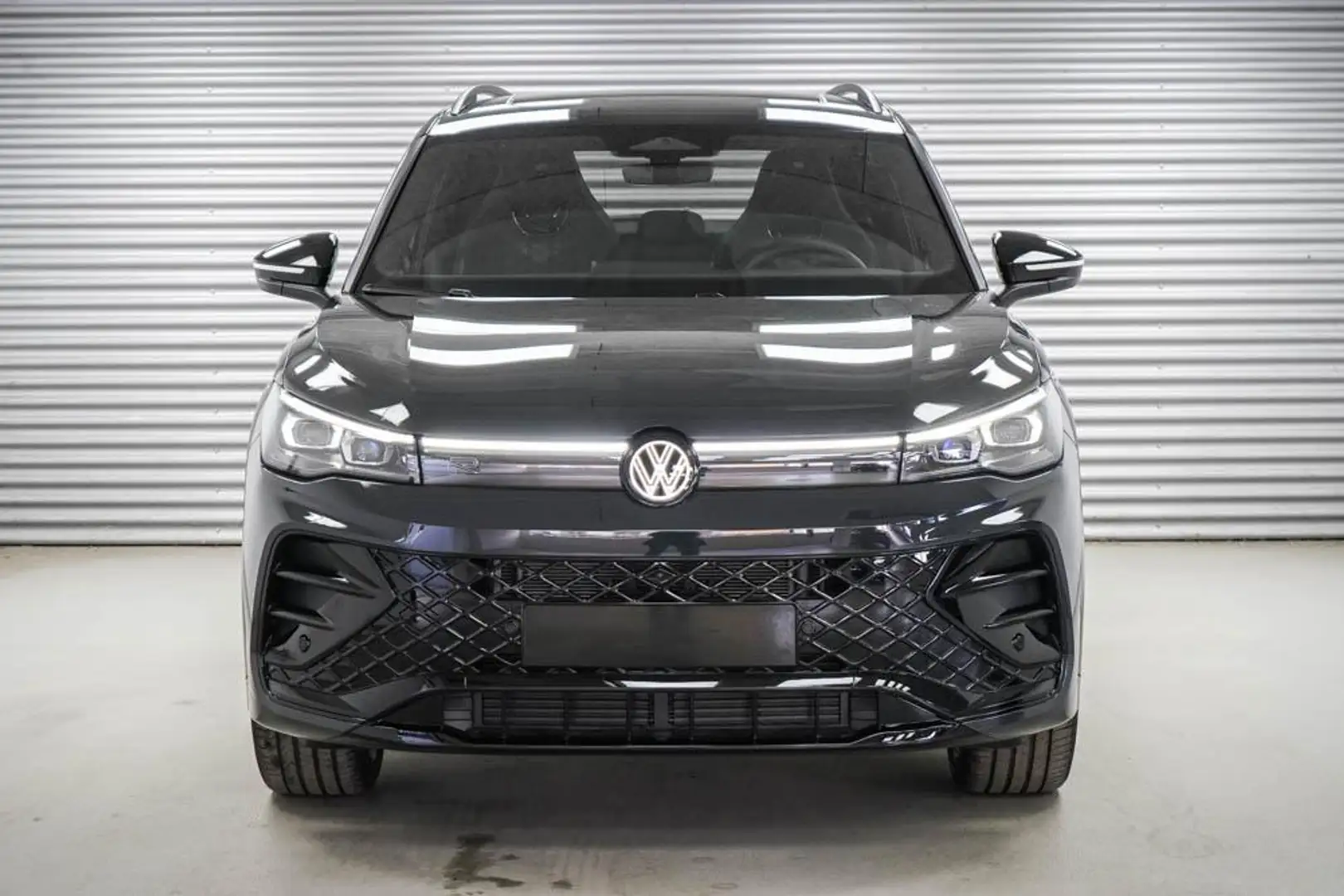 Volkswagen Tiguan 2,0 TDI DSG 4Motion R-Line - LAGER 142 kW (193 ... Grau - 2