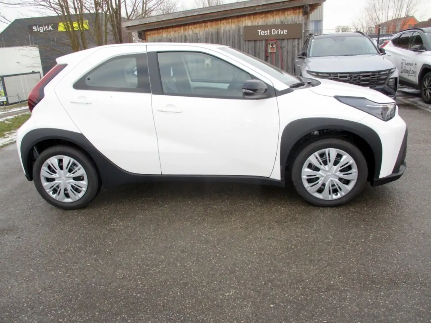 Toyota Aygo X 1,5 HSD Pure Weiß - 2