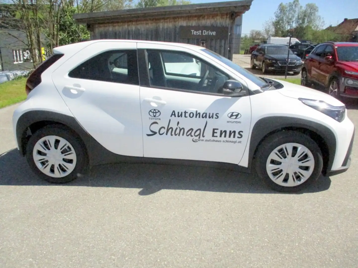 Toyota Aygo X 1,5 HSD Pure Weiß - 2