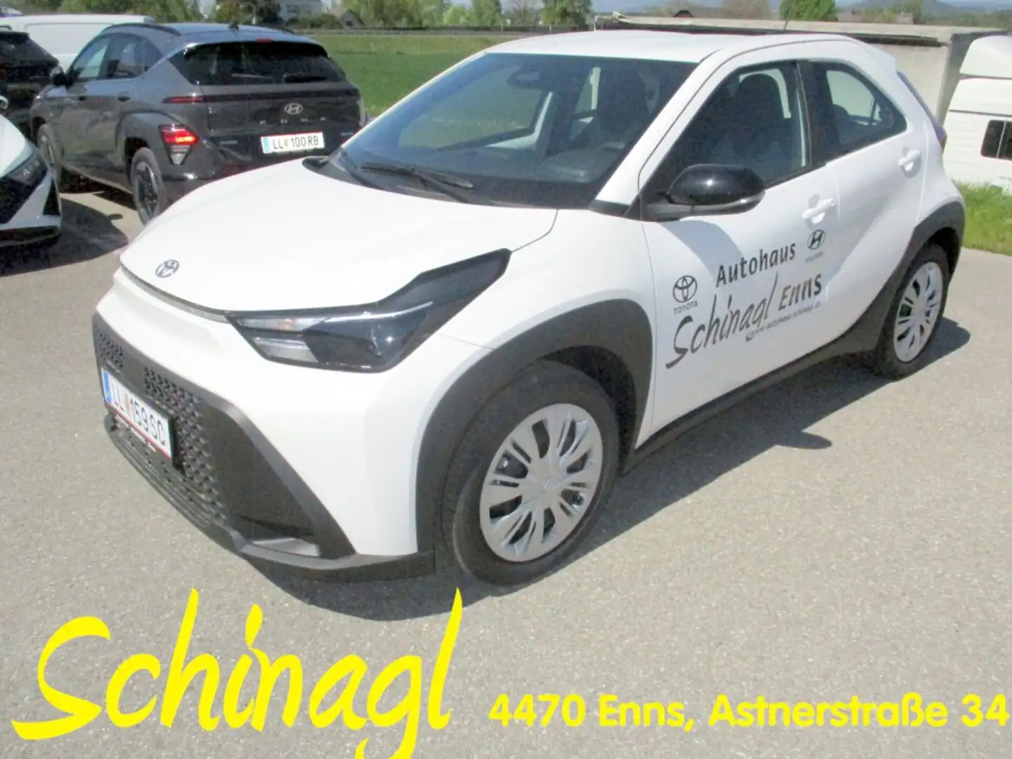 Toyota Aygo X 1,5 HSD Pure Weiß - 1