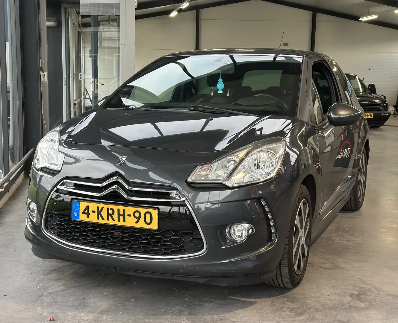 Citroen DS3 1.2 VTi So Chic|cruise|bluetooth| led| NAP| Gris - 1