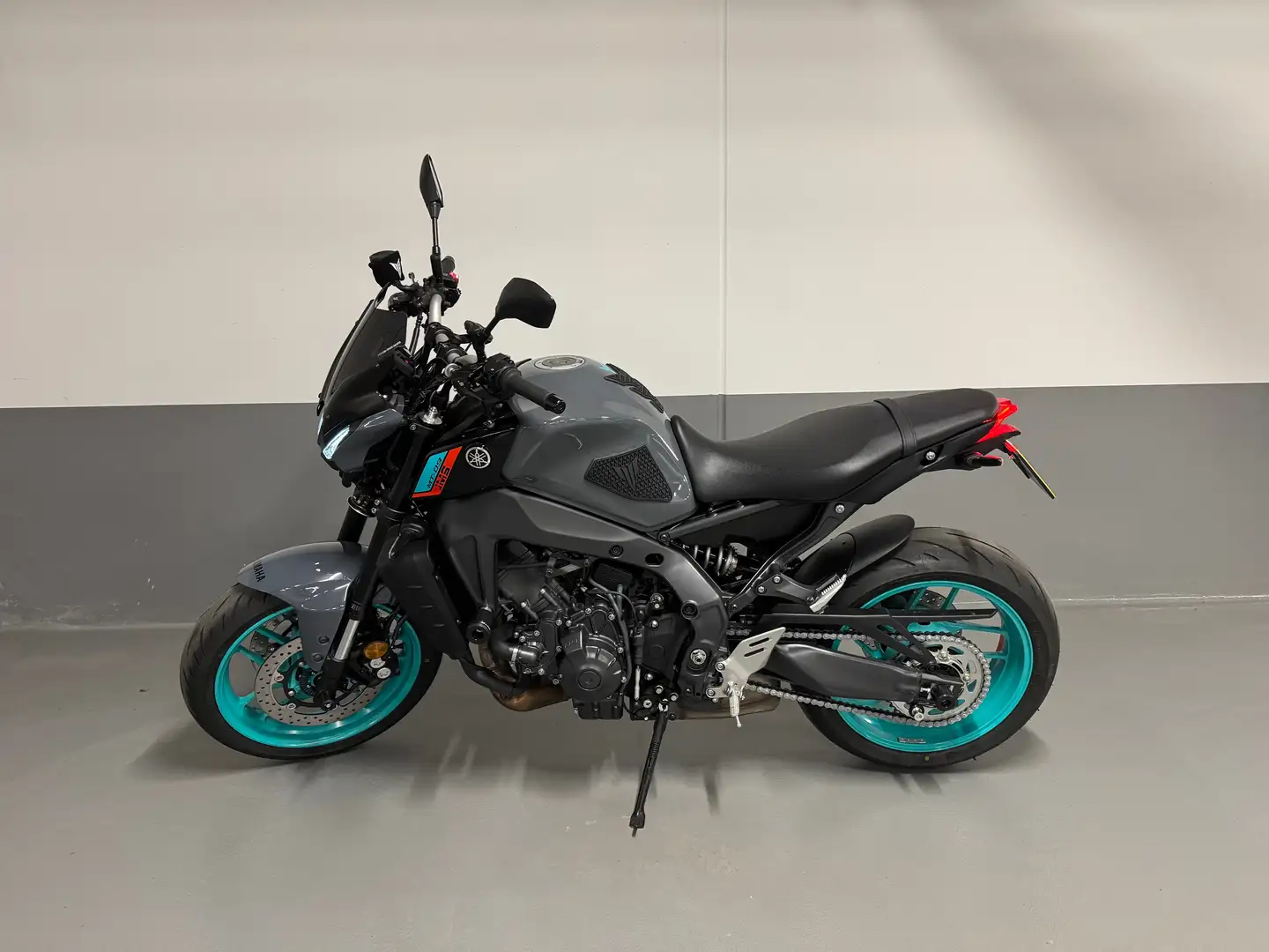 Yamaha MT-09 Gris - 1
