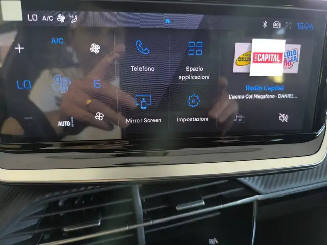 Peugeot 2008 view 18