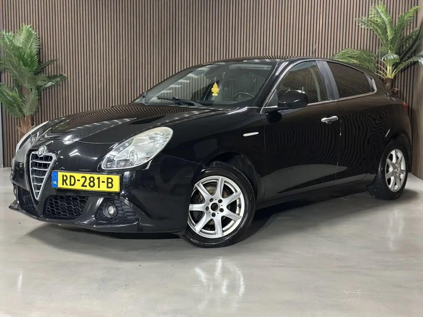 Alfa Romeo Giulietta 1.4 T Progression Zwart - 1
