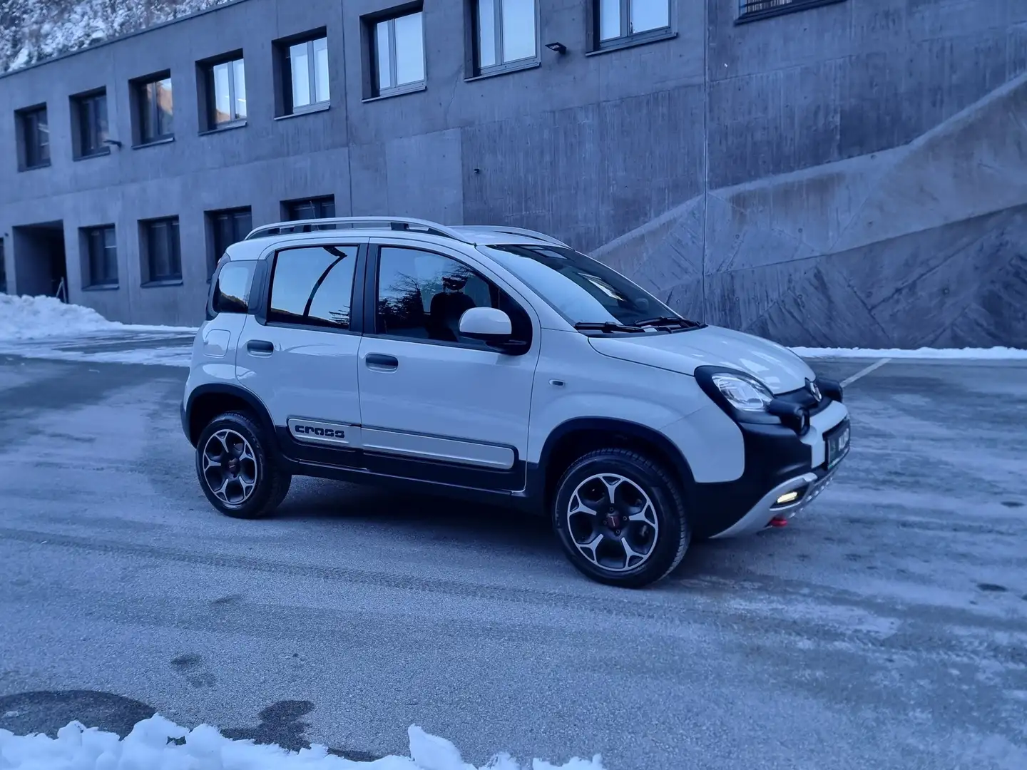 Fiat Panda Cross 4x4**NEUWERTIG**NUR 4800KM** Weiß - 1