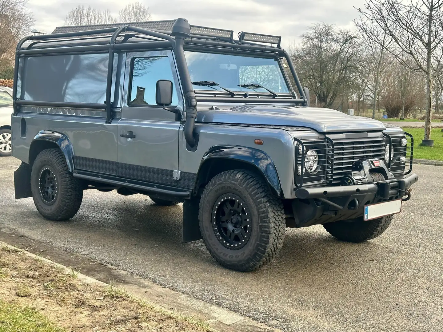 Land Rover Defender 90 Station Wagon Rough Gris - 1