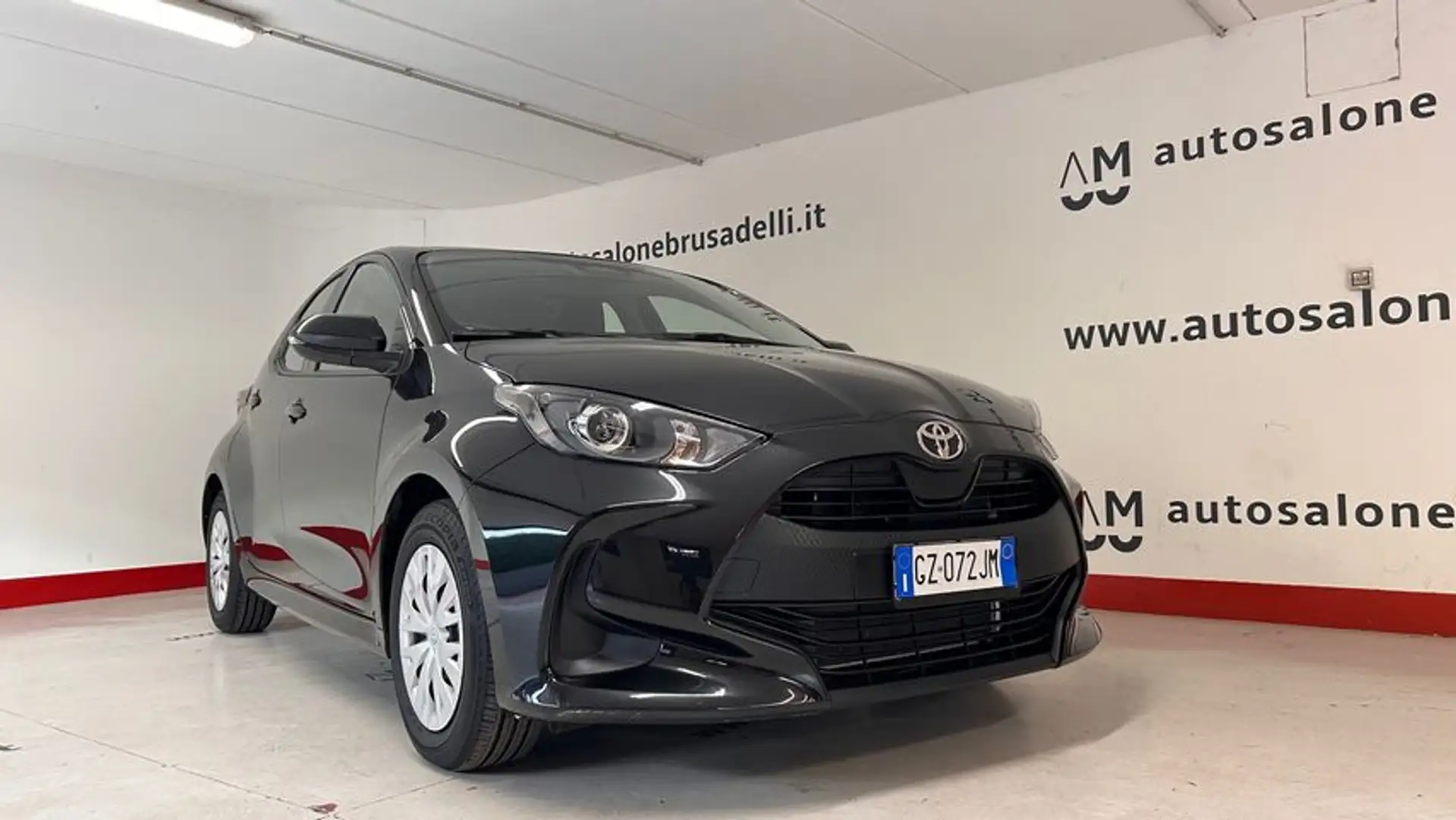 Toyota Yaris 1.5 Hybrid 5 porte Active *12.000 KM* PROMO* Schwarz - 1