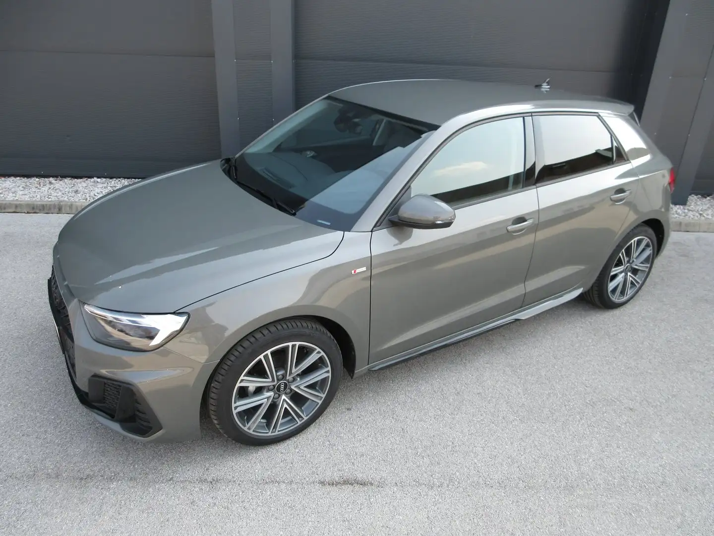 Audi A1 25 TFSI S line Grau - 2