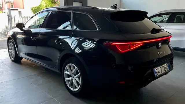 Seat Leon view 5