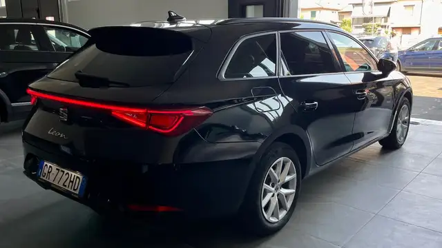 Seat Leon view 7