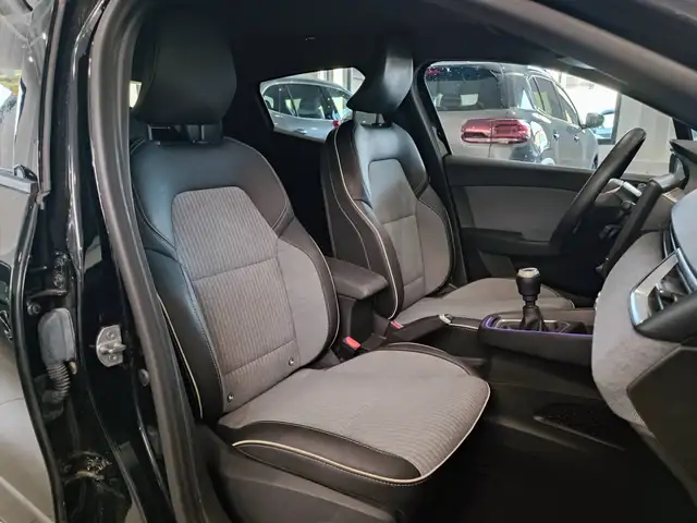Renault Clio view 11