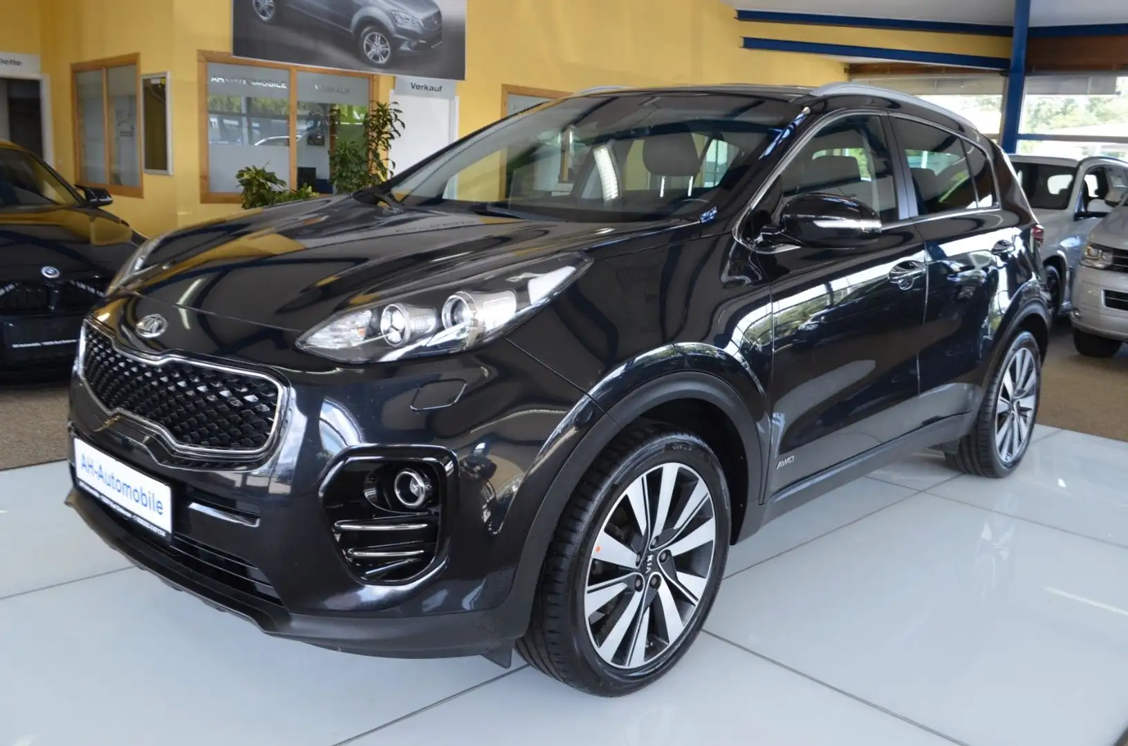 Kia Sportage Spirit 4WD XENON / NAVI / LEDER / PDC Zwart - 1