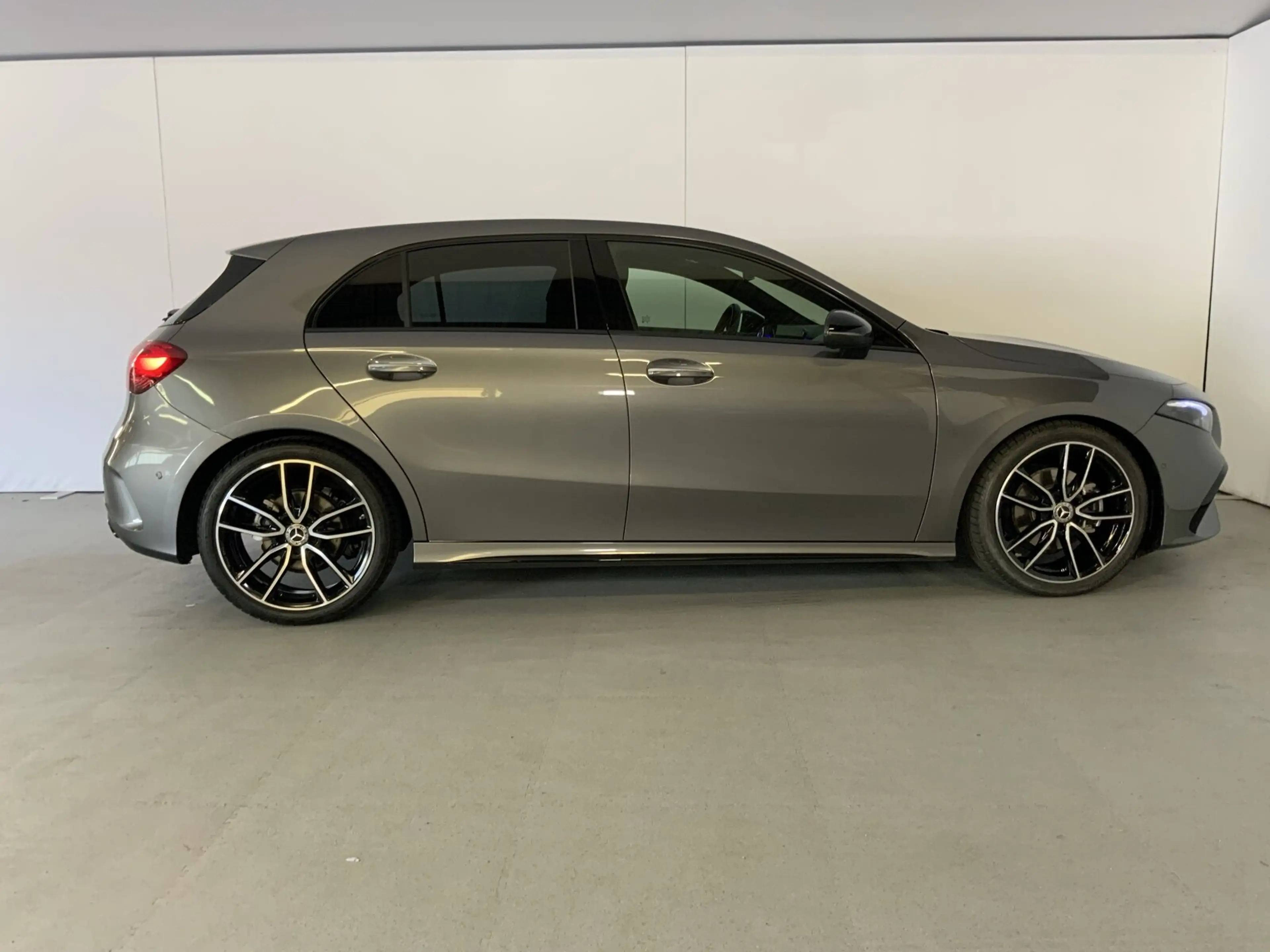 Mercedes-Benz A 180 A 180 AMG Special Edition Pano-Dach Night Sound — photo 4