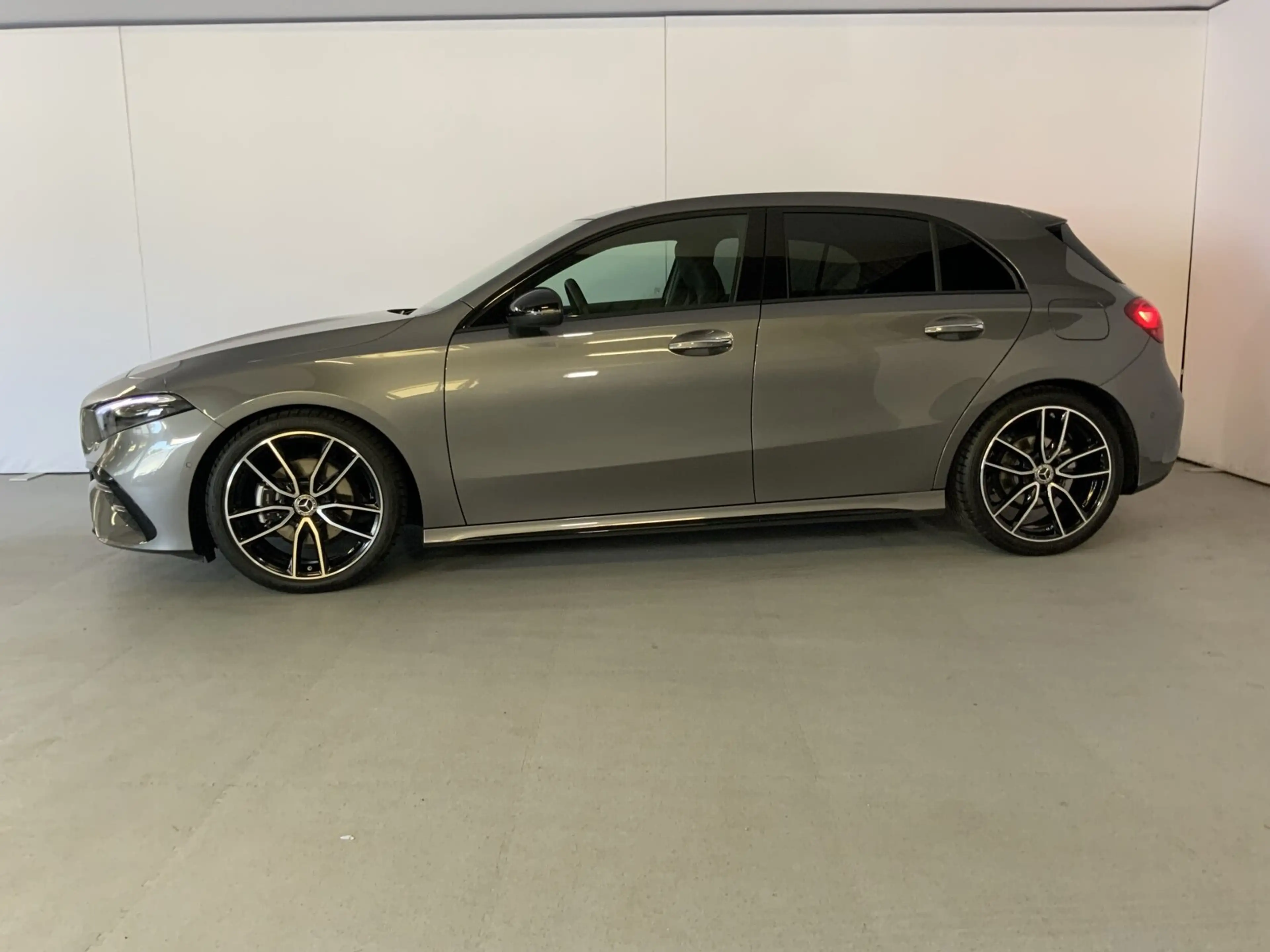 Mercedes-Benz A 180 A 180 AMG Special Edition Pano-Dach Night Sound — photo 3
