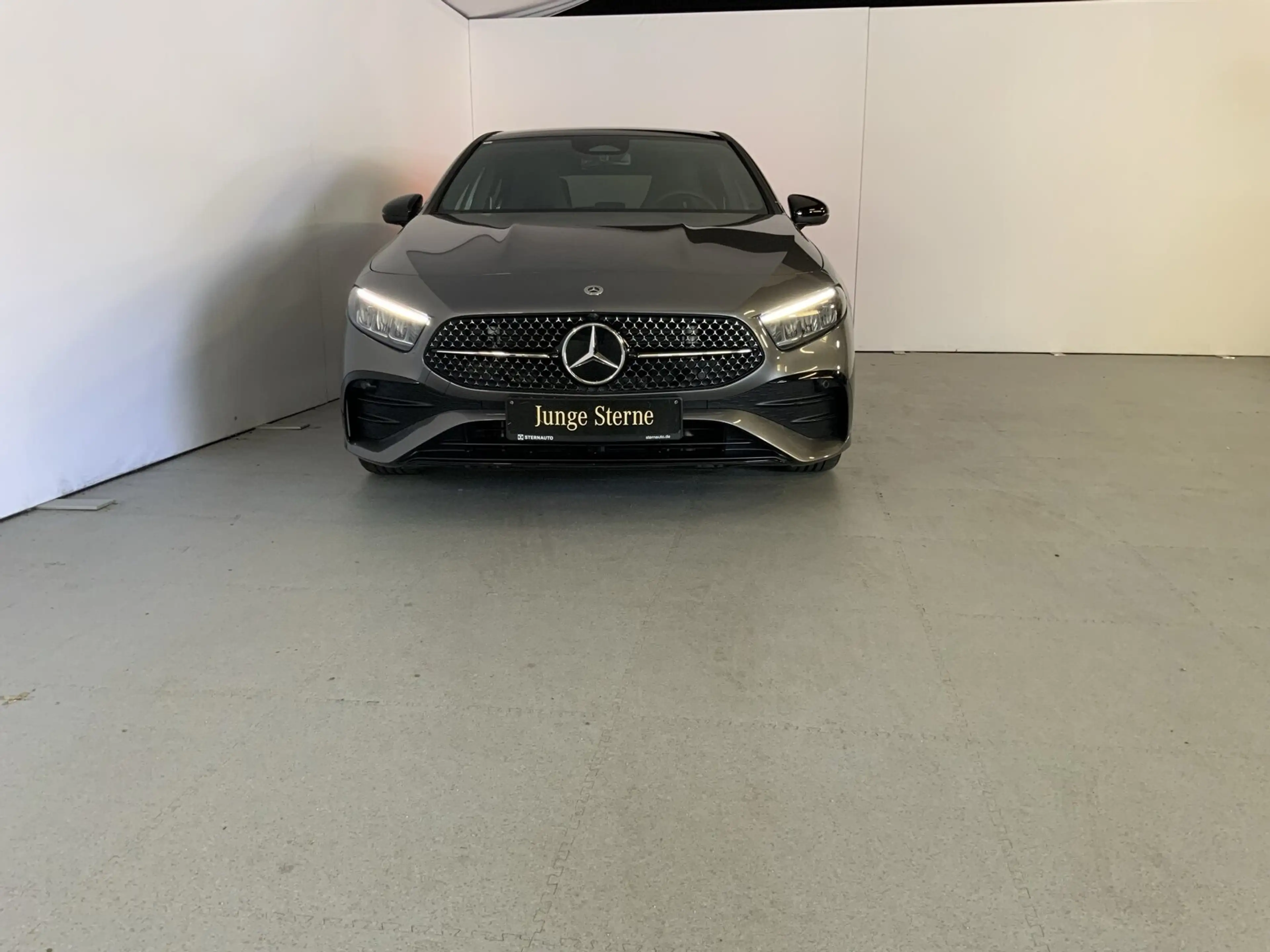 Mercedes-Benz A 180 A 180 AMG Special Edition Pano-Dach Night Sound — photo 2
