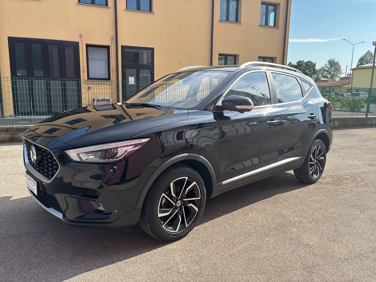 MG ZS 1.5 VTi-tech Luxury Noir - 2