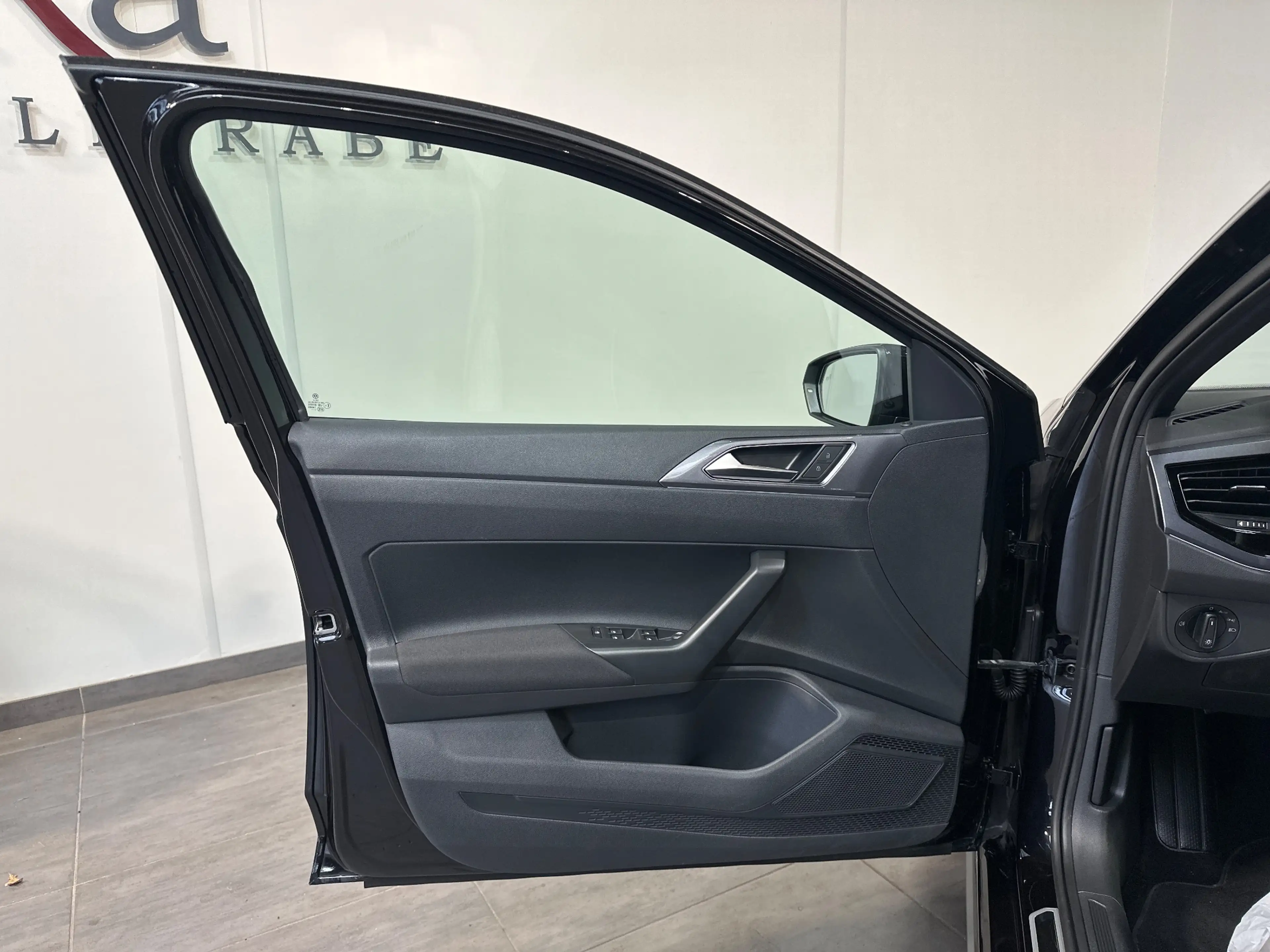Volkswagen Polo GTI 2.0 TSI DSG NAV+LED+SHZ+IQ-DRIVE+ACC+PLA+1HD — photo 6
