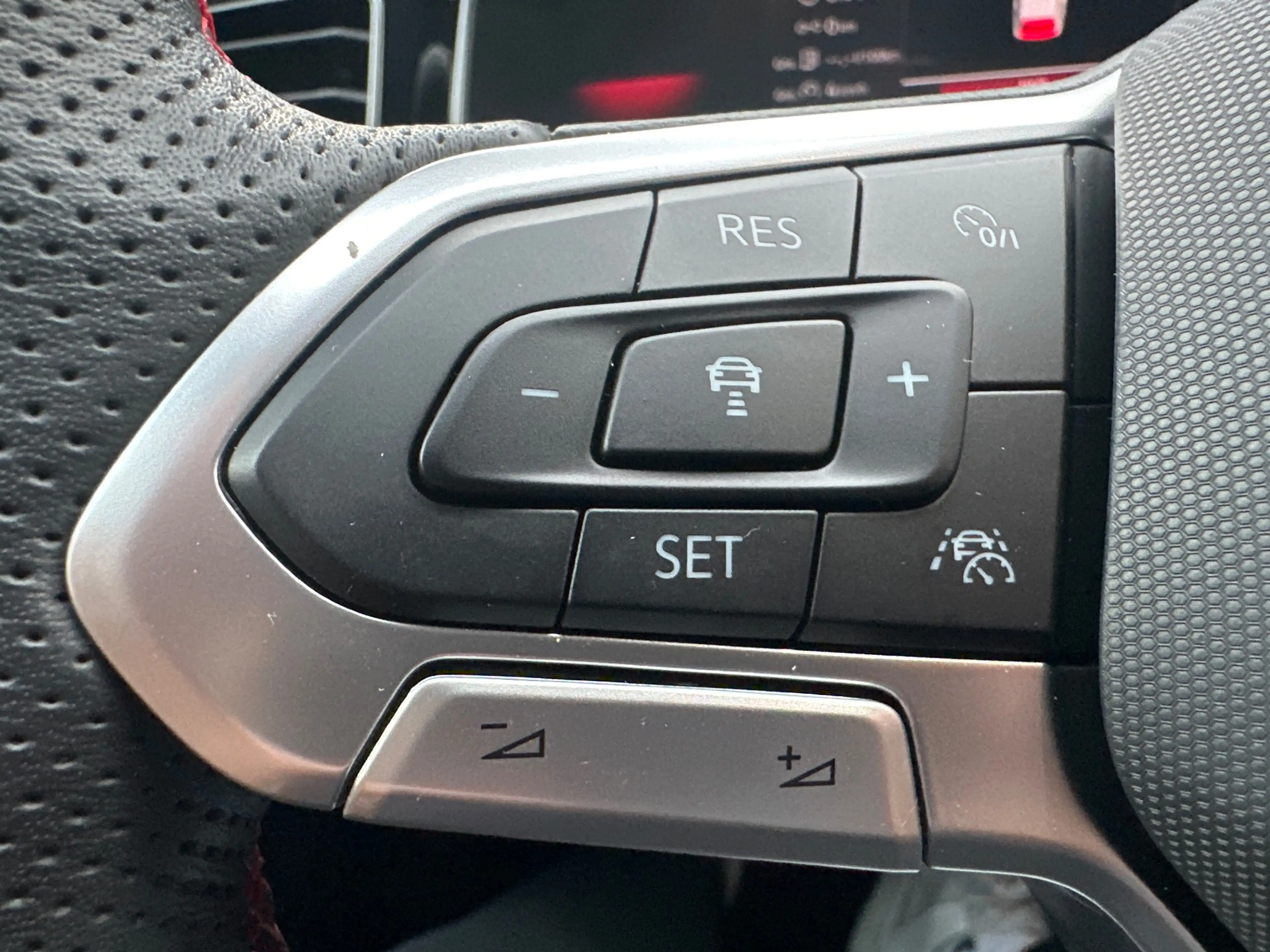 Volkswagen Polo GTI 2.0 TSI DSG NAV+LED+SHZ+IQ-DRIVE+ACC+PLA+1HD — photo 13