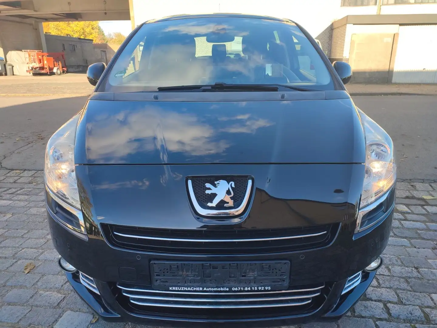 Peugeot 5008 Family 1,6 Turbo , Navi Tempomat glasdach Schwarz - 1