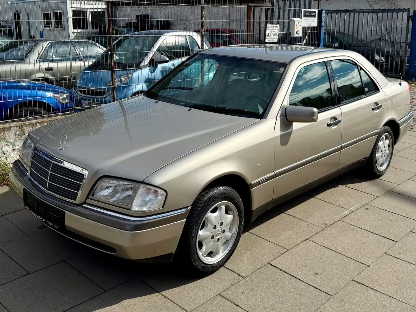 Mercedes-Benz C 180 ELEGANCE / AUTOMATIK / OLDTIMER Gold - 2