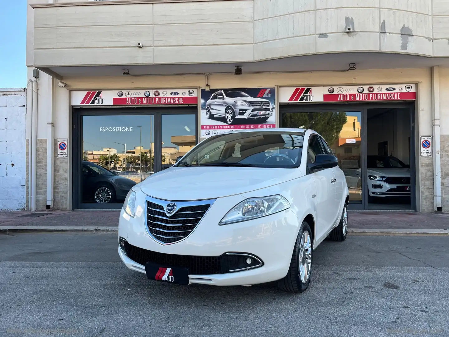 Lancia Ypsilon 1.2 69 CV 5p. GPL Ecochic Gold Bianco - 2