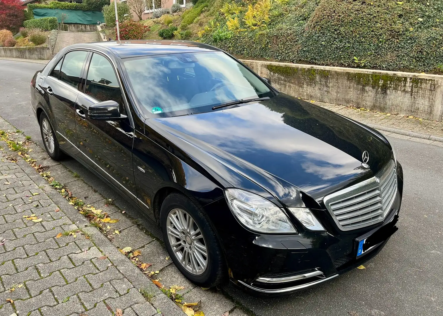 Mercedes-Benz E 220 E 220 CDI DPF BlueEFFICIENCY Automatik Elegance Schwarz - 2