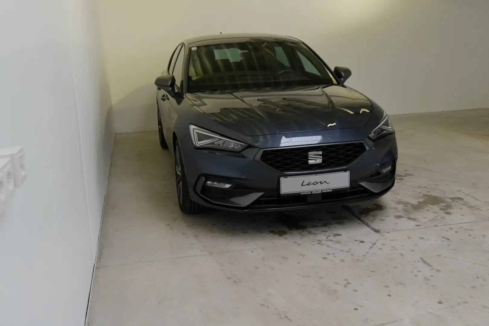 SEAT Leon FR 1.5 TSI ACT 130 PS Grau - 2