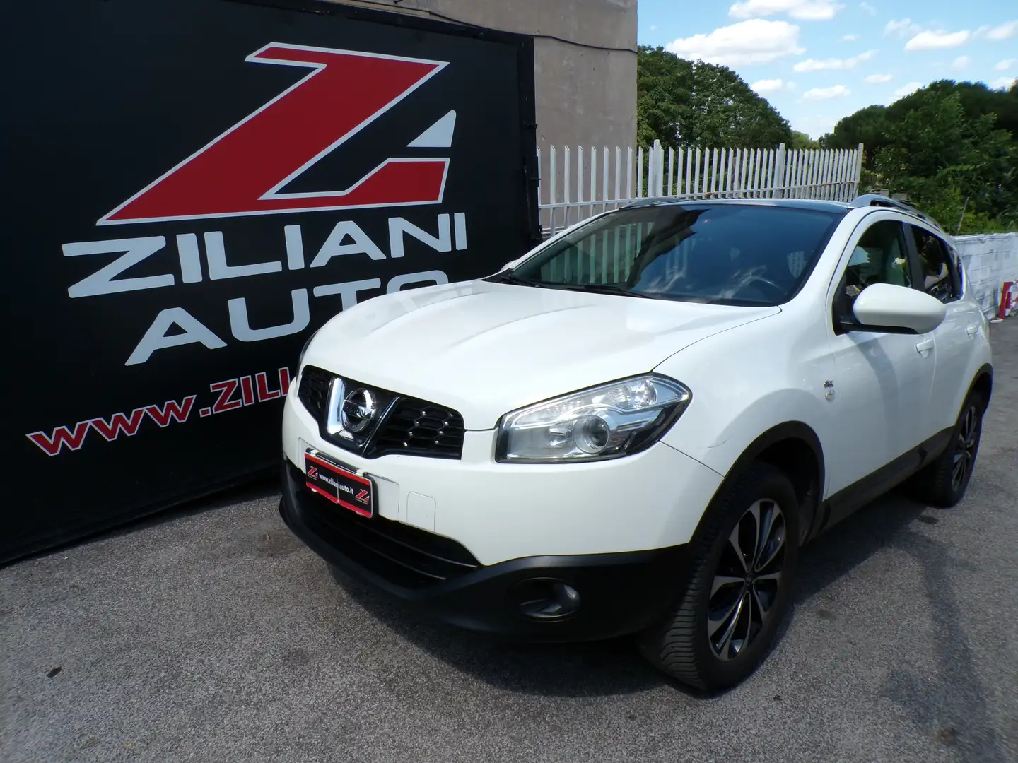 Nissan Qashqai 1.5 dci N-Tec TETTO..NAVI..BLUETOOTH..QUALSIASI PR Bianco - 1