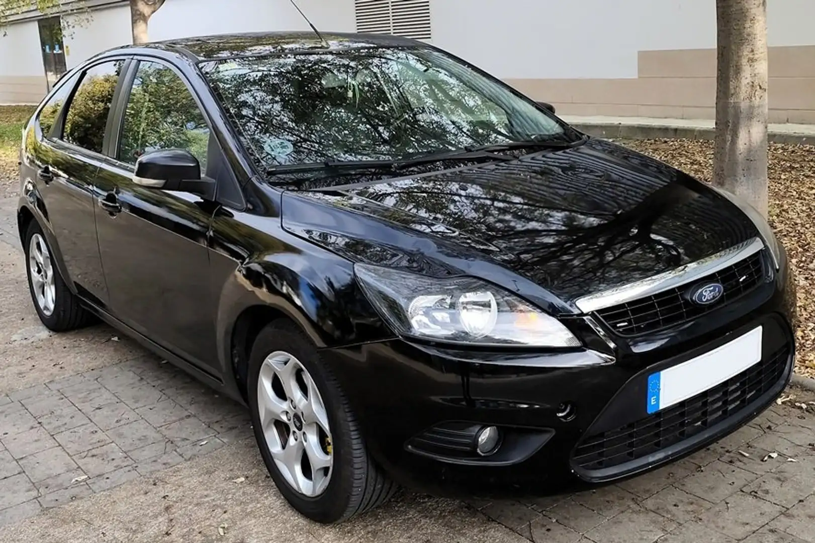 Ford Focus TREND Negro - 1
