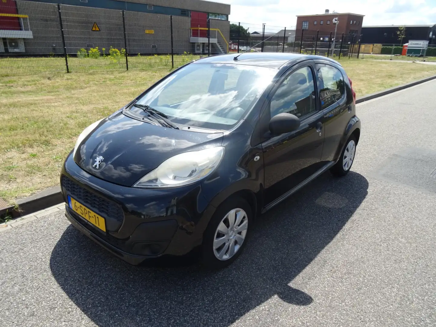 Peugeot 107 1.0 Access Accent Black - 1