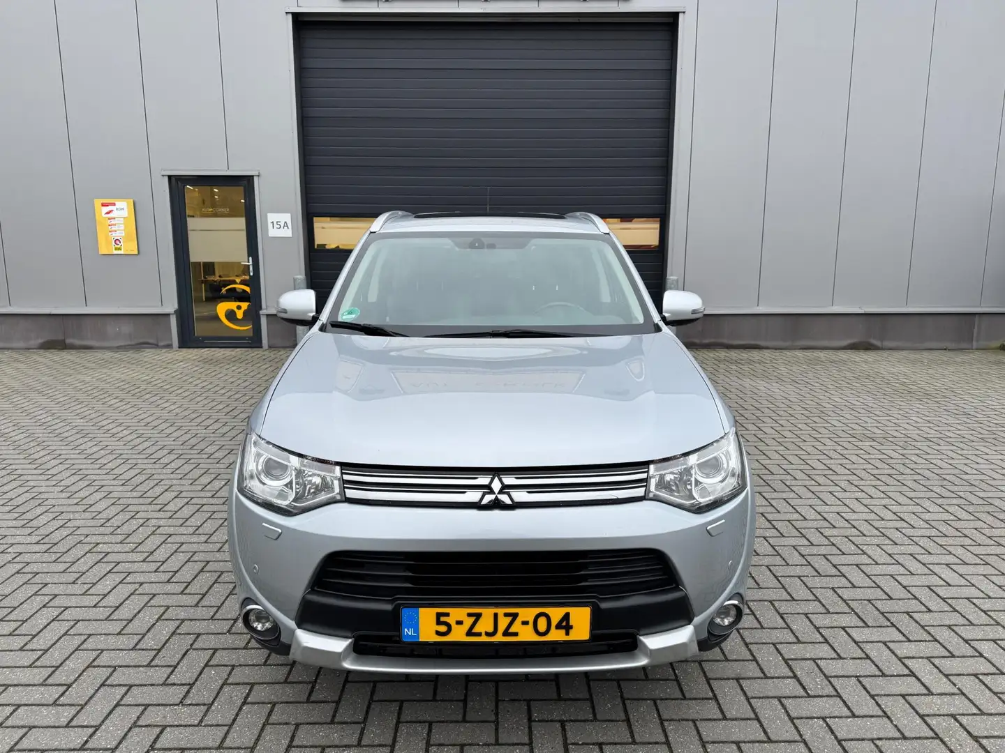 Mitsubishi Outlander 2.0 PHEV Instyle X-Line Grijs - 2