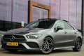 Mercedes-Benz CLA 220 4MATIC Premium Plus AMG | PANO | MEMORY | ACC | CA Grijs - thumbnail 1