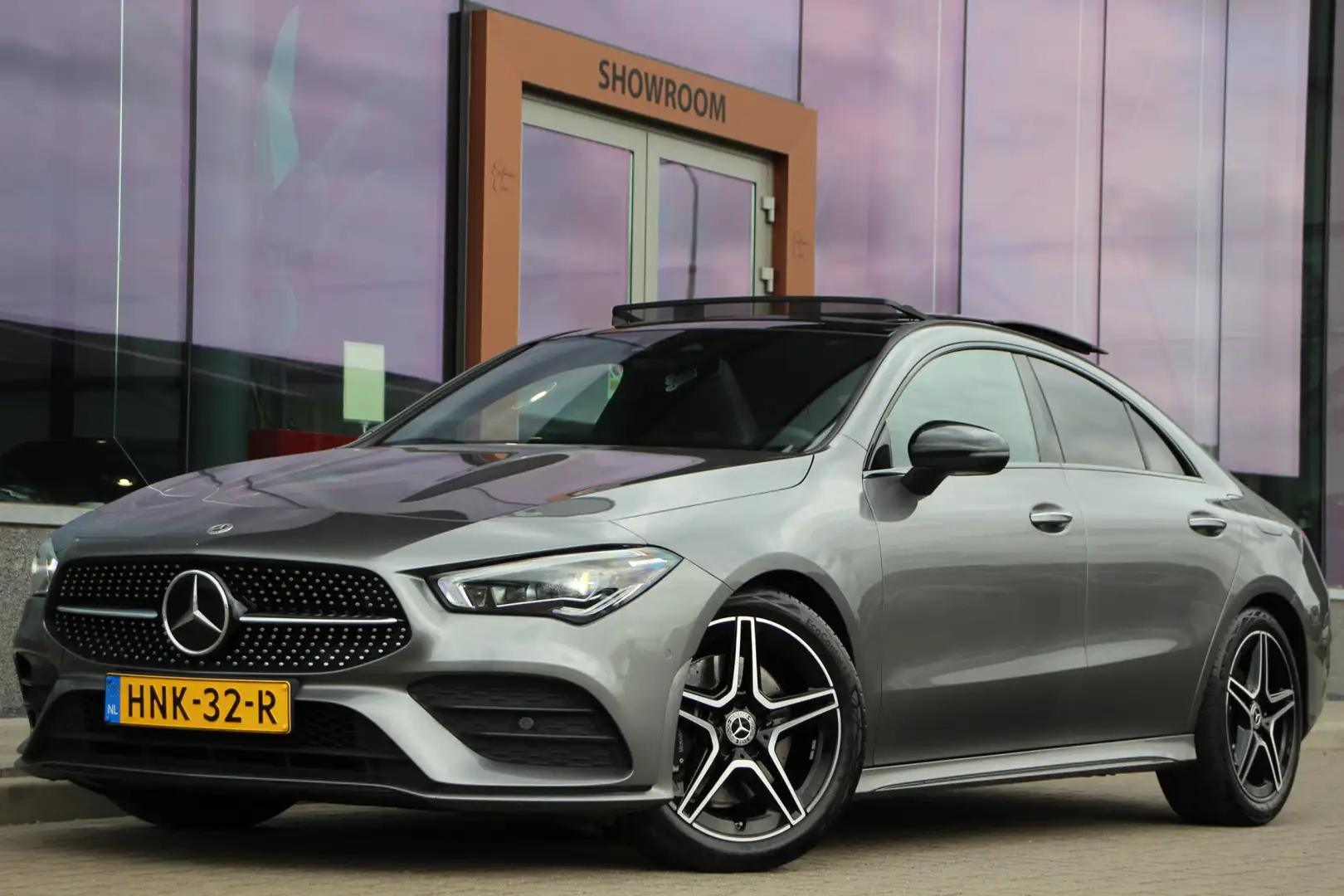 Mercedes-Benz CLA 220 4MATIC Premium Plus AMG | PANO | MEMORY | ACC | CA Grijs - 1