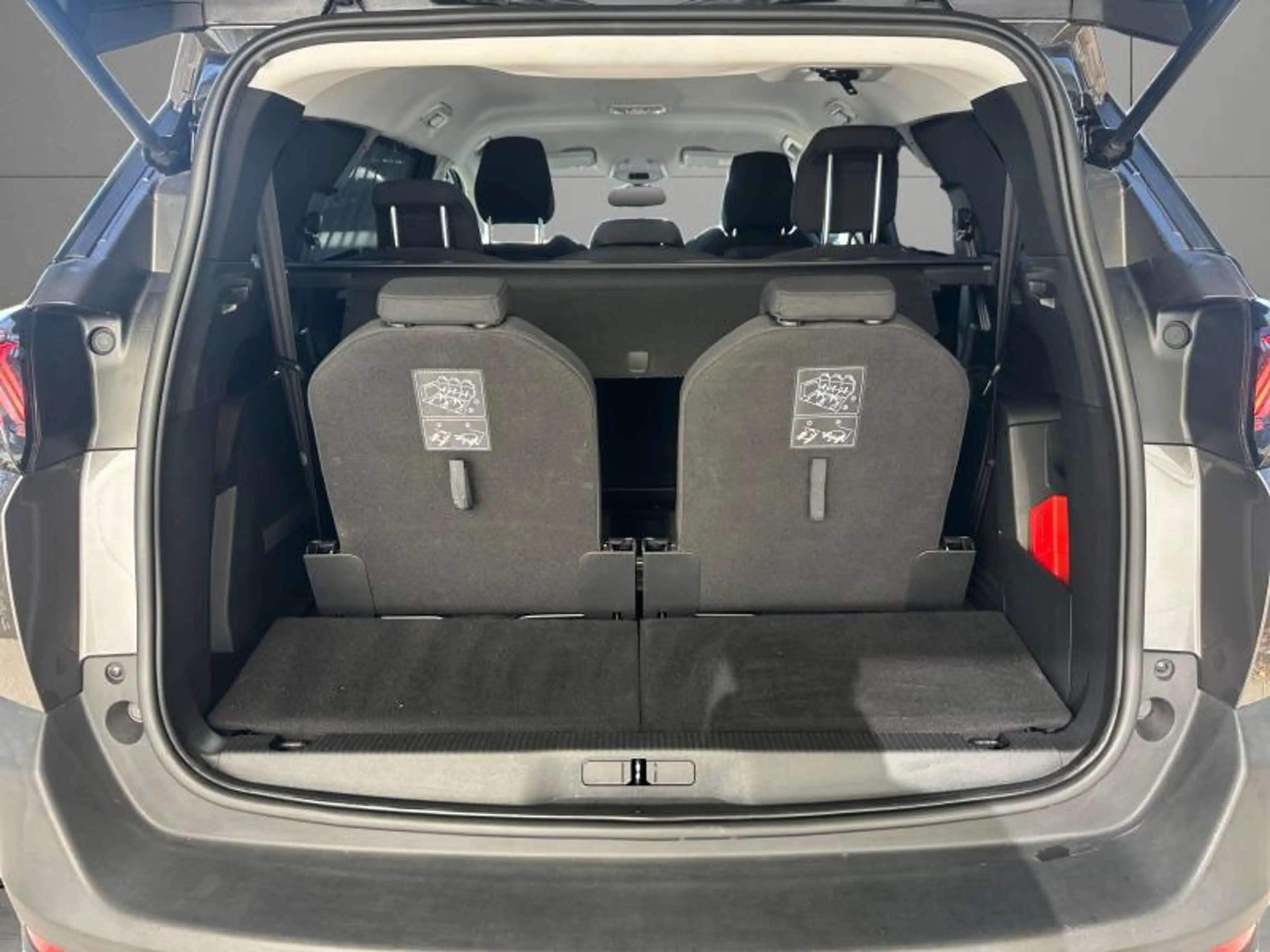 Peugeot 5008 1.5 HDi 131cv Automatique 7pl Gris 03/23 81731km — photo 6