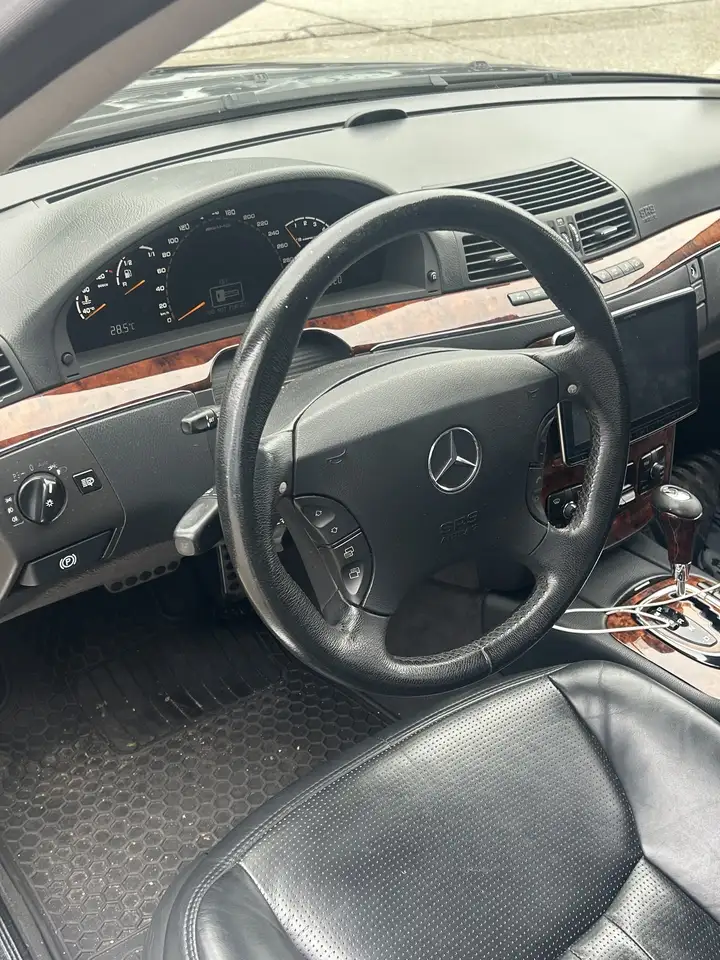 Mercedes-Benz S-Class снимка Mercedes-Benz S-Class