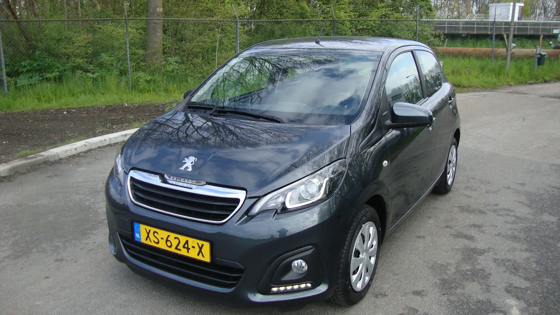 Peugeot 108 1.0 e-VTi 72pk 5D Active Camera Apple Carplay, DAB Grijs - 1