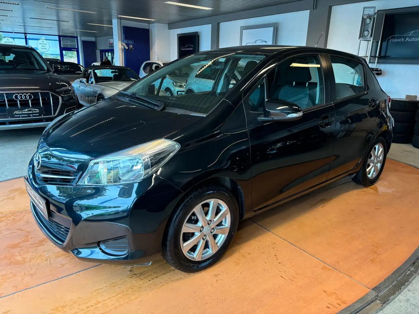 Toyota Yaris 1,33-l-Dual-VVT-i Life /1.H/85TKM/Navi/SH Zwart - 1
