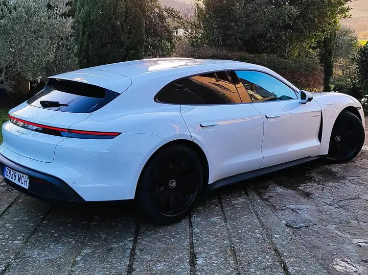 Porsche Taycan 2022, foto 3