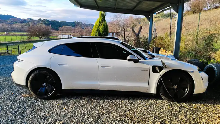 Porsche Taycan 2022, foto 2